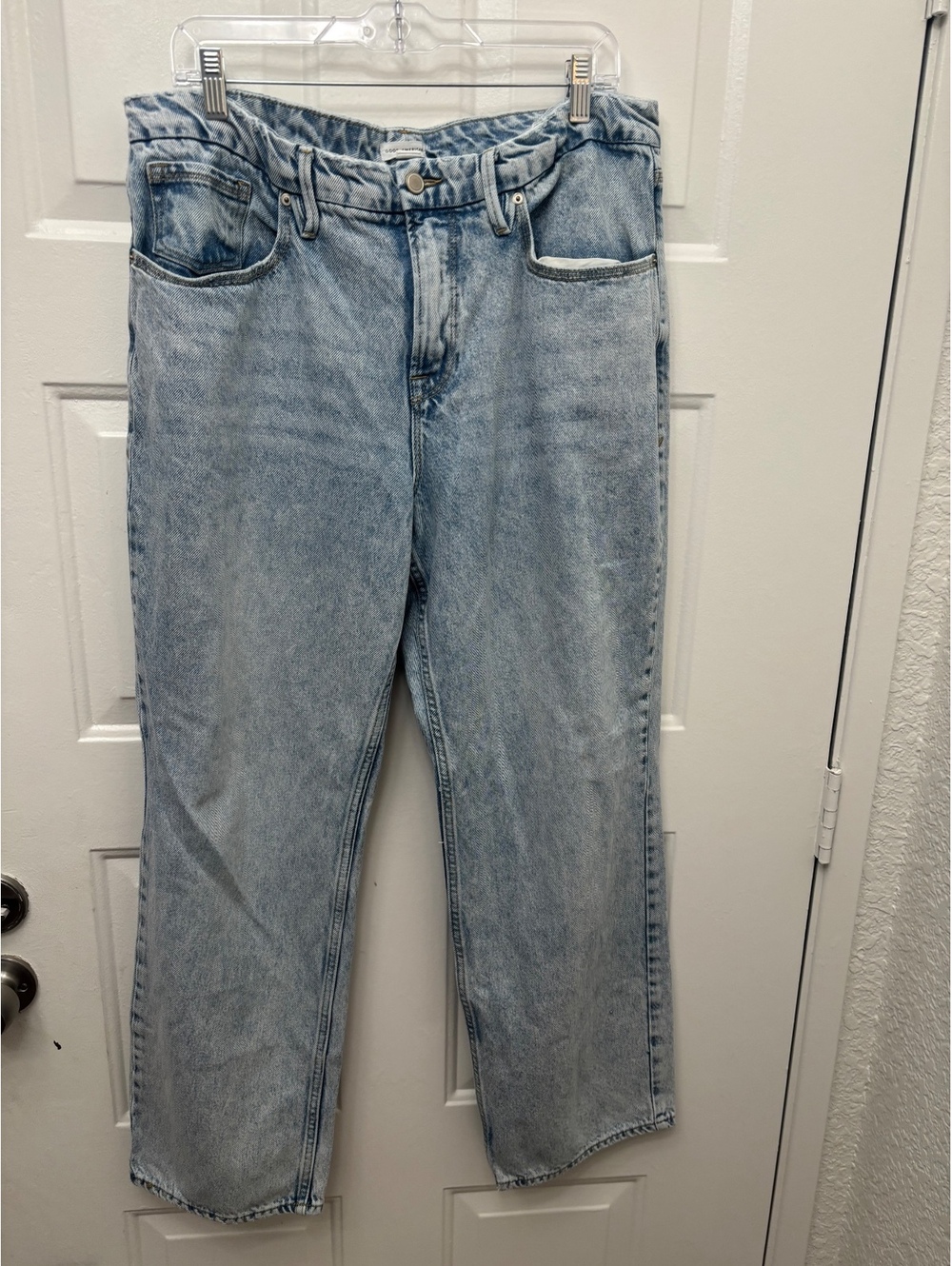 Good American Light Wash Straight Leg Jeans 14/32